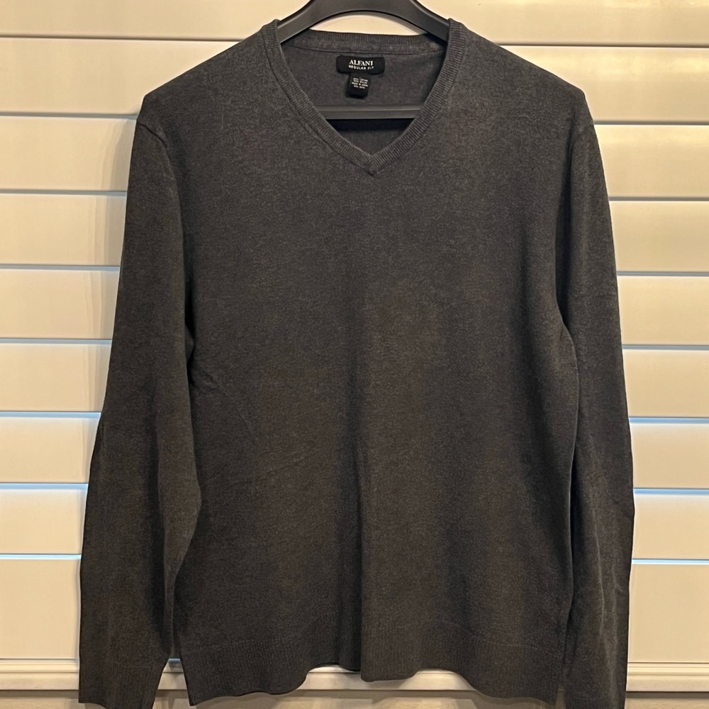 COPY - V neck sweater